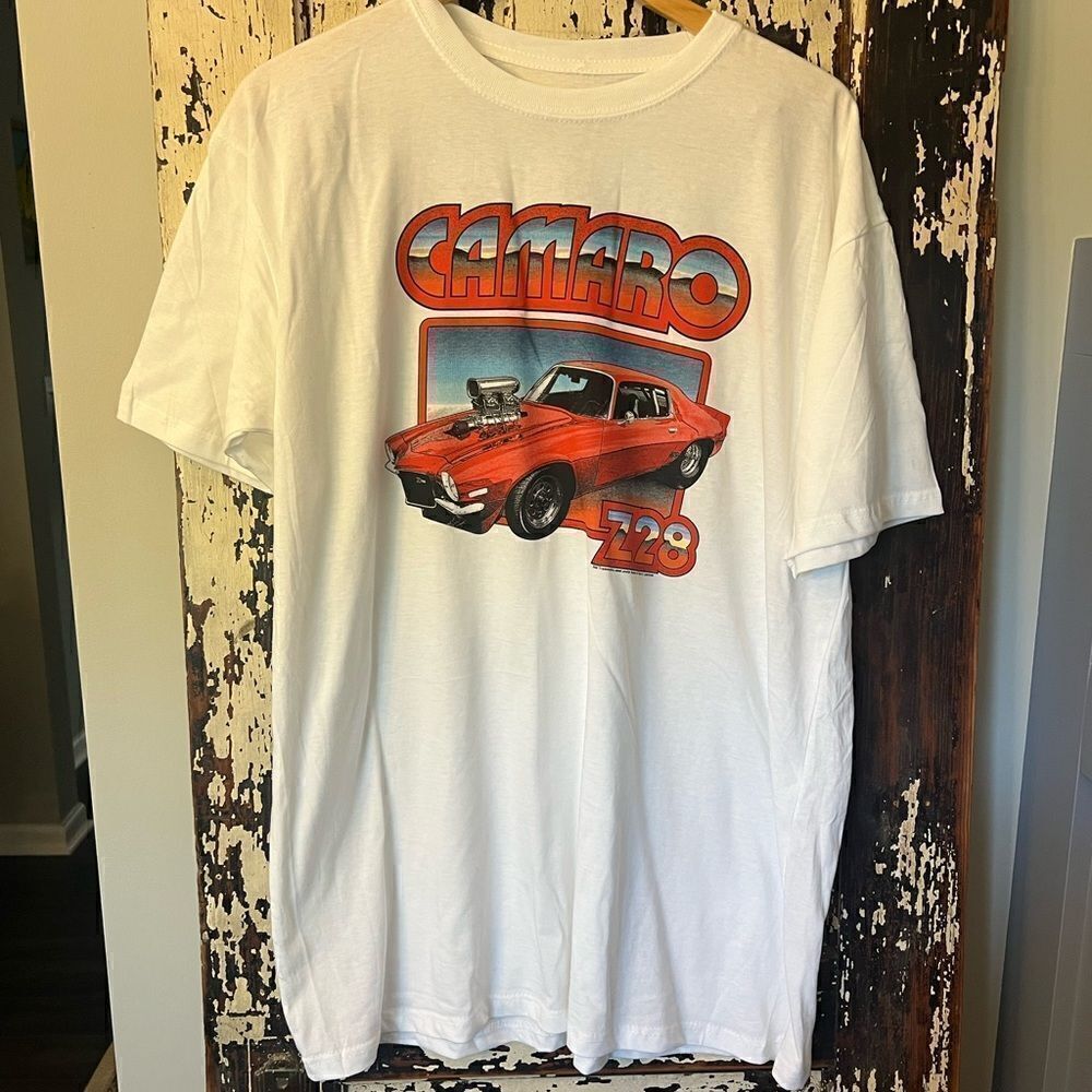 NWOT. Retro Camaro Z28 mes Tee Luv size XL T-shirt.
